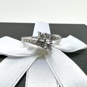 18K WHITE GOLD ENGAGEMENT RING WITH ROUND DIAMONDS Size 7.25